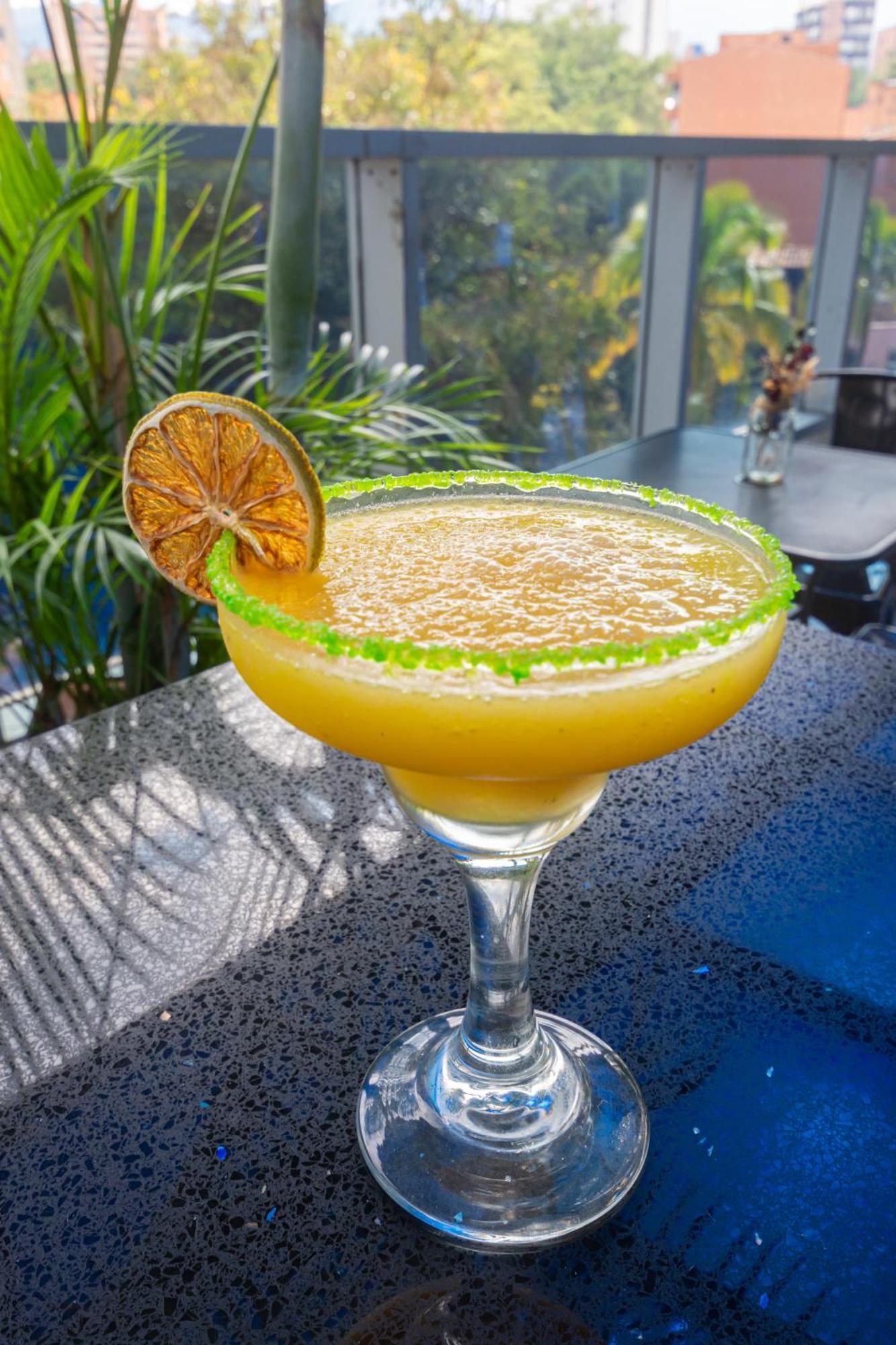 Hotel Laureles Plaza メデジン エクステリア 写真