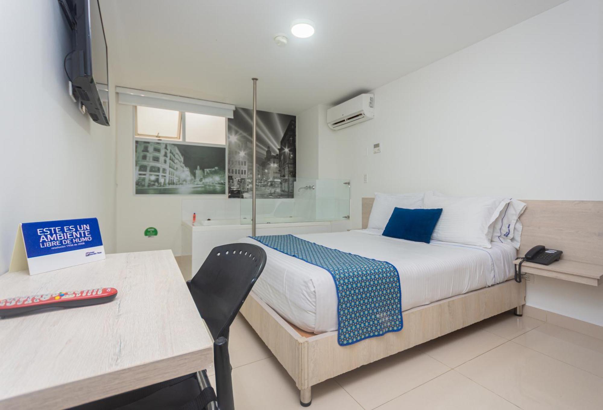 Hotel Laureles Plaza メデジン エクステリア 写真